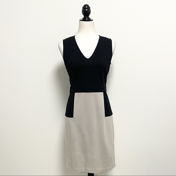 St. John Color Block V Neck Sleeveless Sheath - Picture 1 of 8